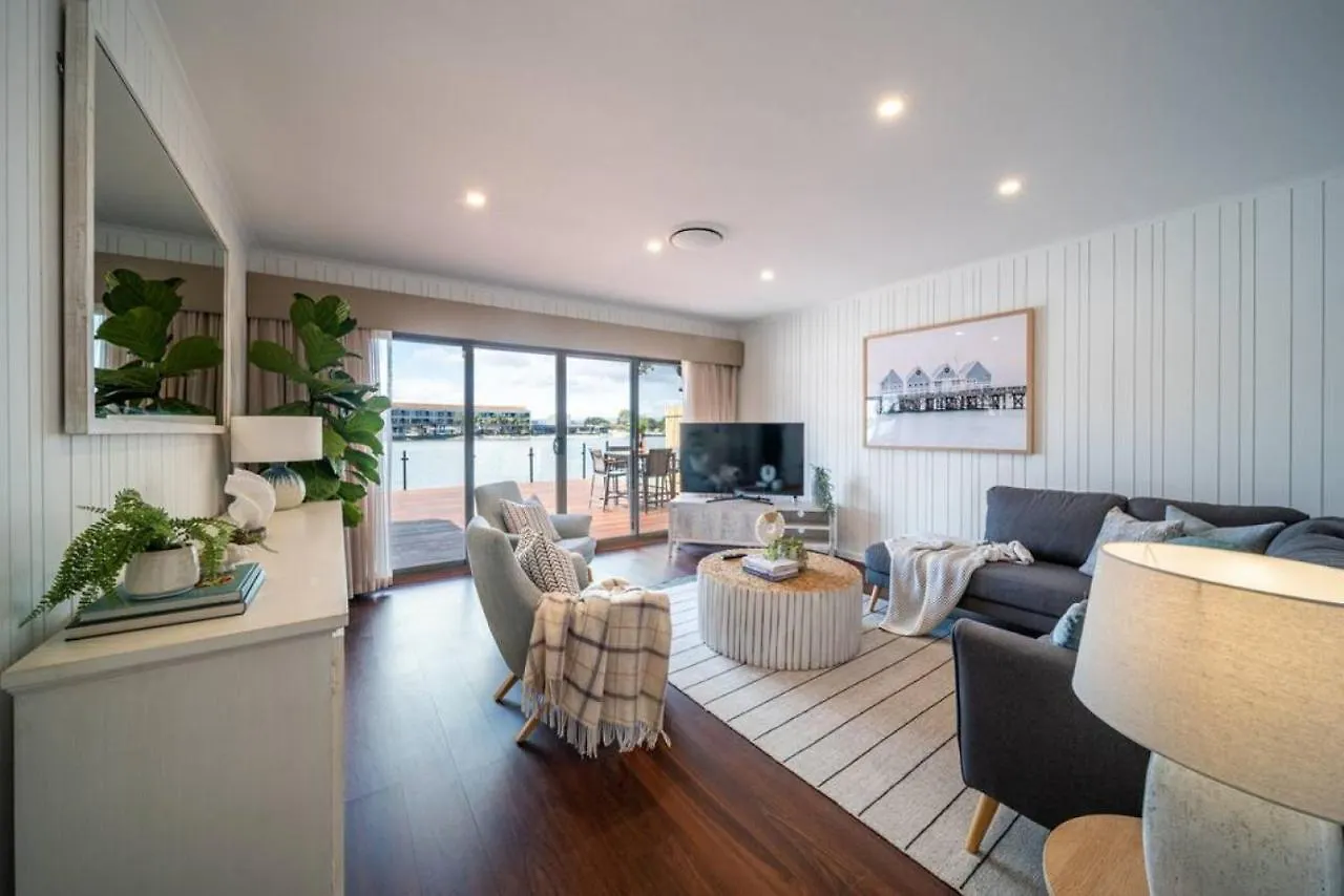 La Brisa Waterfront Family Home Beach Wifi Grange 0*,  Australia