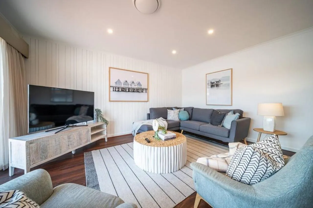 Holiday home La Brisa Waterfront Family Home Beach Wifi Grange Australia