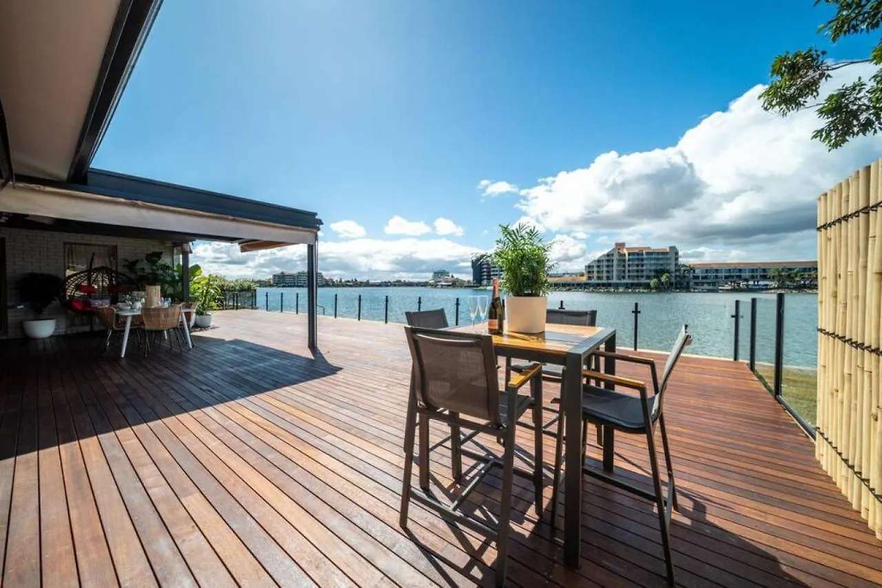 La Brisa Waterfront Family Home Beach Wifi Grange