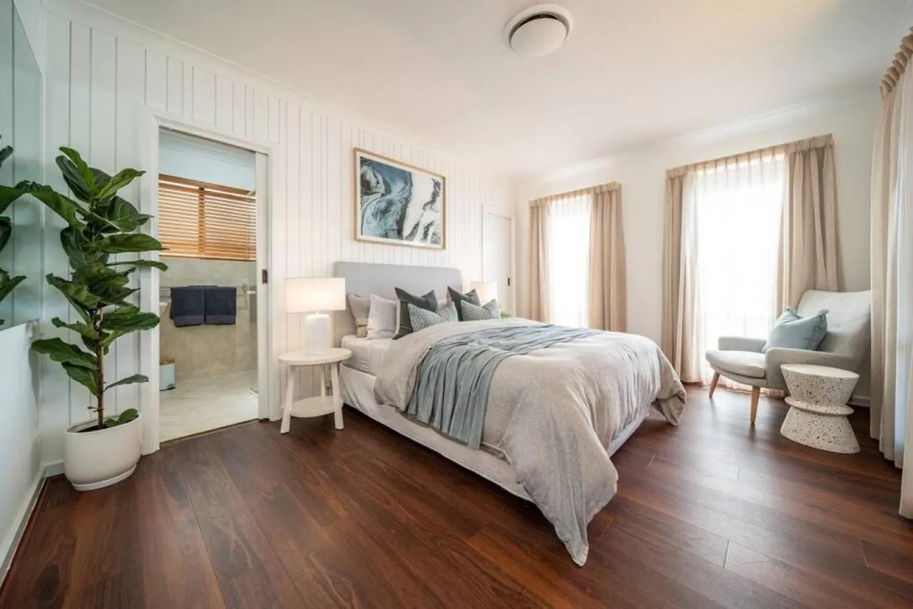 La Brisa Waterfront Family Home Beach Wifi Grange