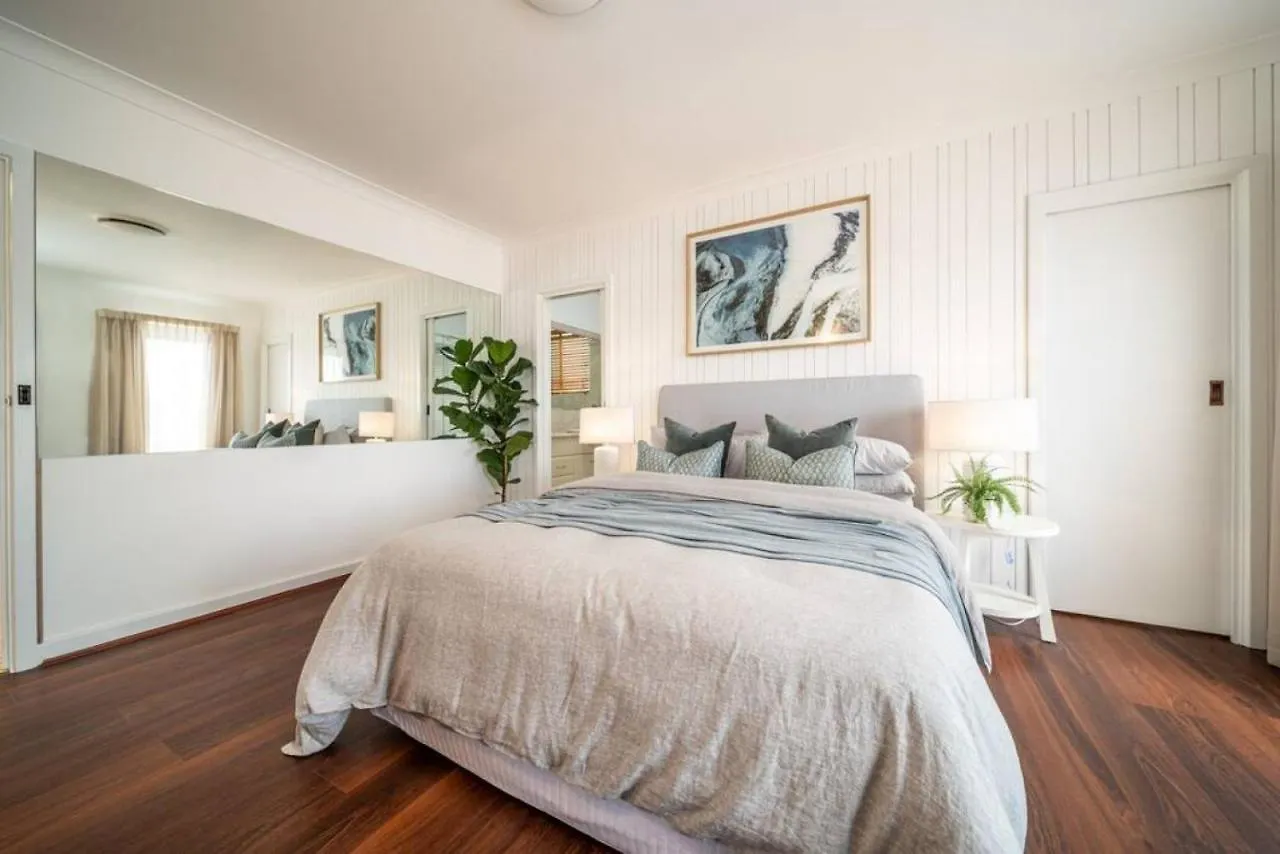 Holiday home La Brisa Waterfront Family Home Beach Wifi Grange