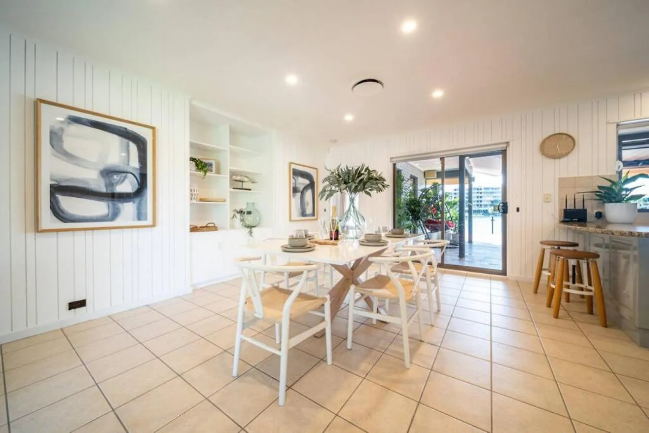 La Brisa Waterfront Family Home Beach Wifi Grange Holiday home